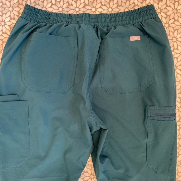 Women's Figs Yola FionLite Skinny Scrub Pants in Caribbean Blue, Size M - Picture 3 of 10